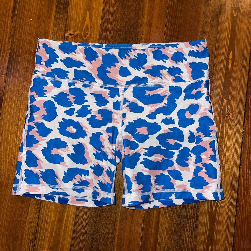 I am becoming leopard print shorts, size medium no ride